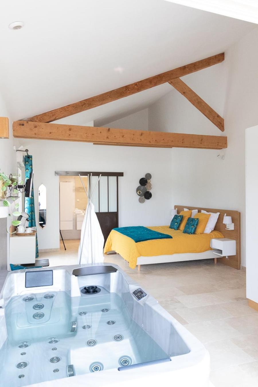Bed and Breakfast Mas Des Tourterelles Jonquieres  Экстерьер фото