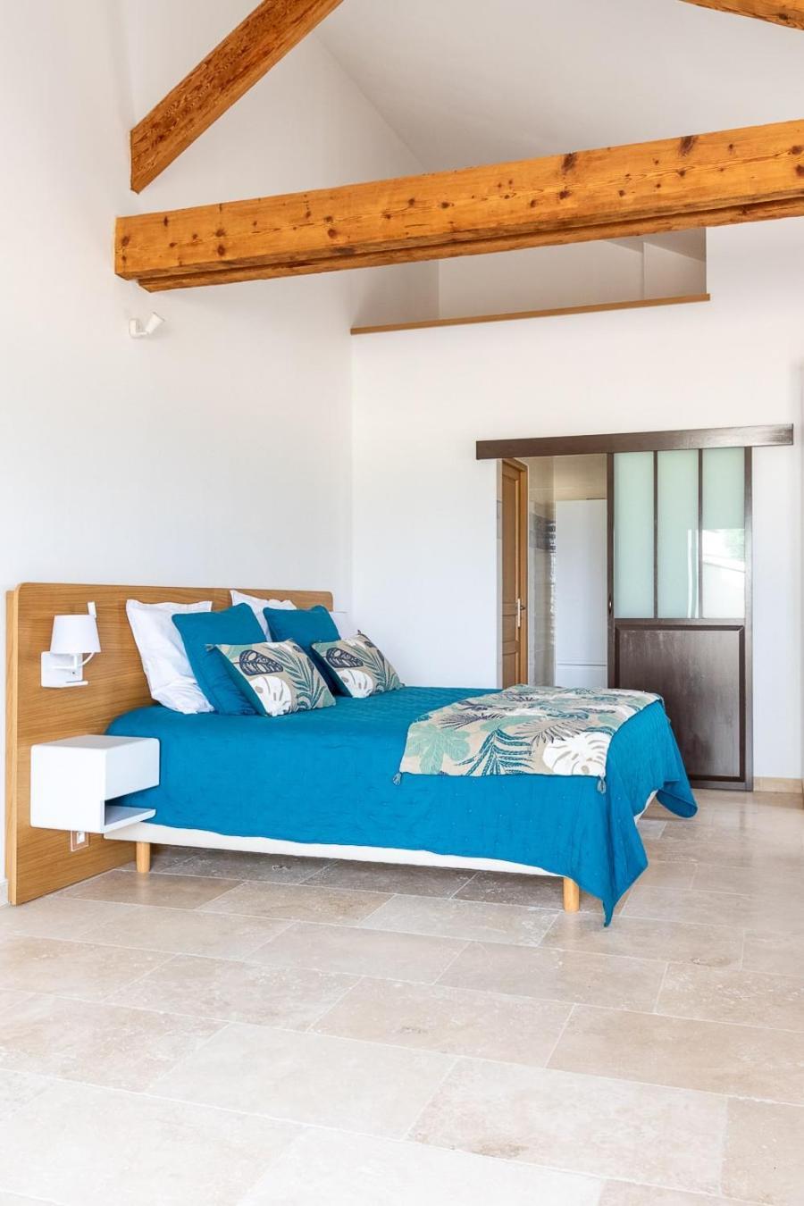 Bed and Breakfast Mas Des Tourterelles Jonquieres  Экстерьер фото