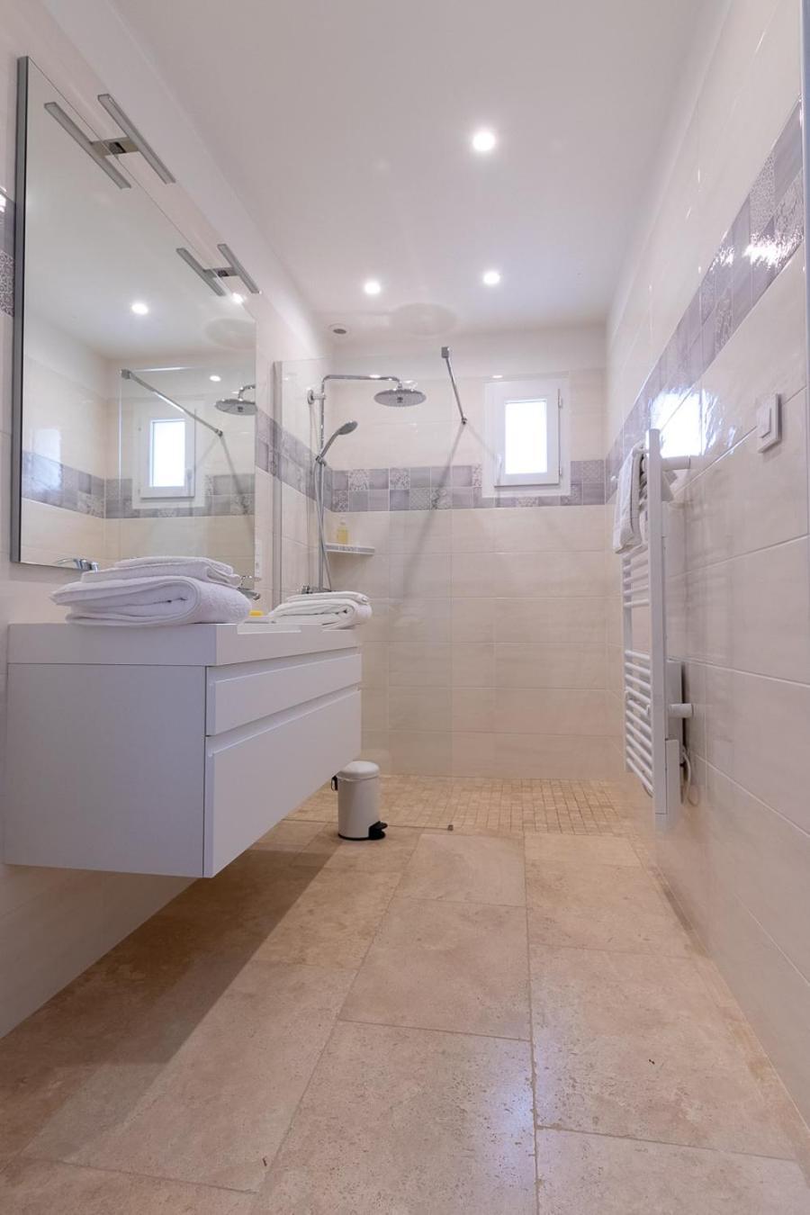 Bed and Breakfast Mas Des Tourterelles Jonquieres  Экстерьер фото